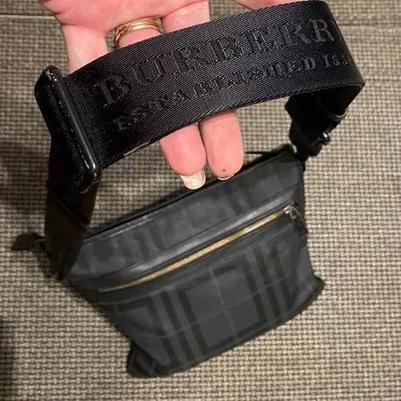 BURBERRY Black Check Messenger Bag w/LOGO Strapping/italian made🎁EUC - Picture 7 of 13